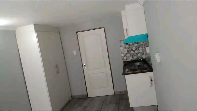This well-designed bachelor unit at oscar is   in Birchleigh North