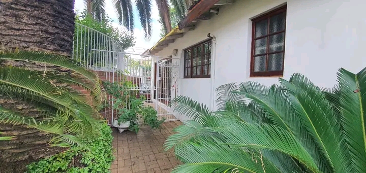 Beautiful, sought after garden cottage availa  in Kensington