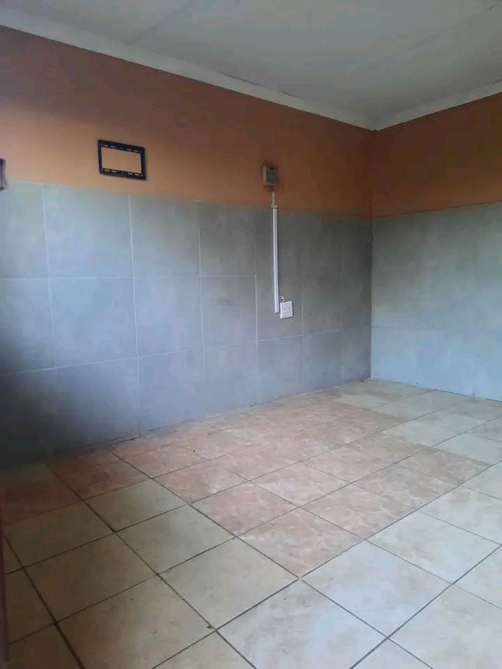 Room to rent at ext2 next to zcc church 1800   in Kaalfontein