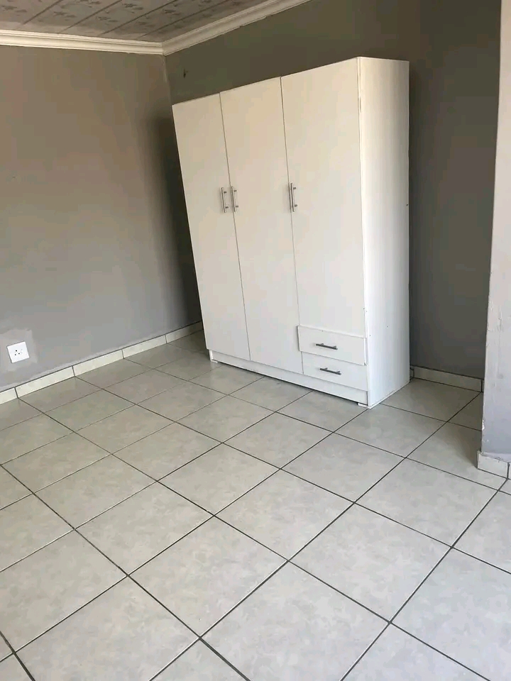 A very spacious beautiful cottage available f  in Klipfontein