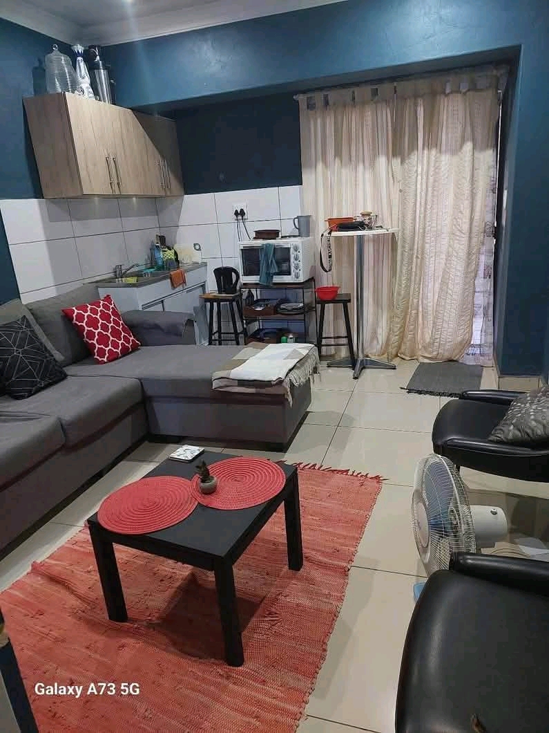 2 bedroom cottage rental 
**available from t  in Clayville