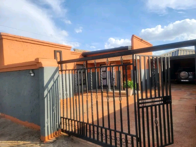 Home for rental, ext 1 last street before eye  in Orange Farm