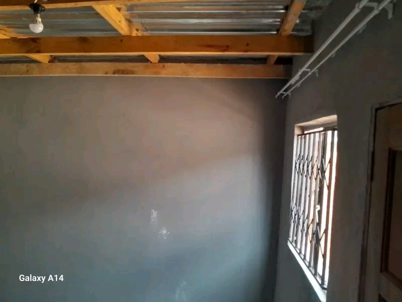 Room to rent available at ext 21 marikana, el  in Nellmaphius