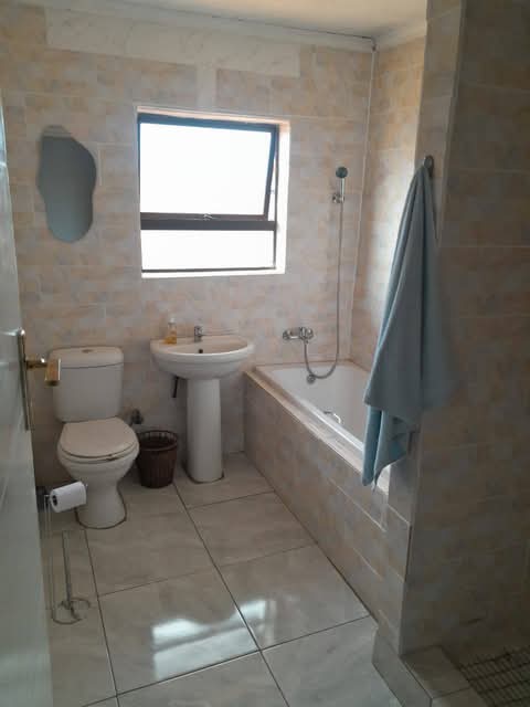 Spacious family home for rent
features:
- 3  in Vosloorus