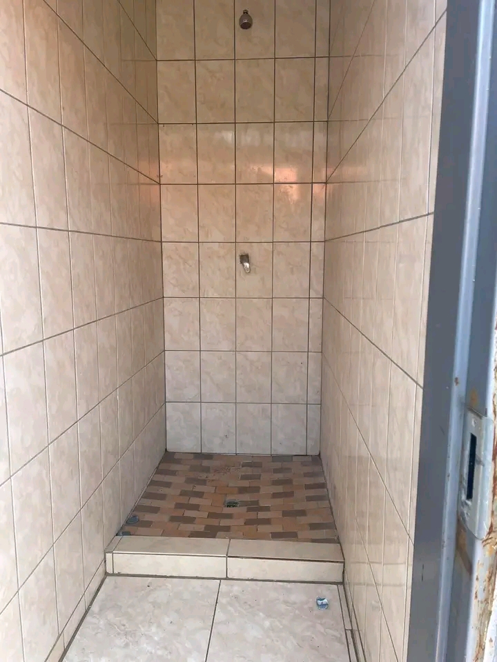 Beautiful room to rent available at eastfield  in Vosloorus