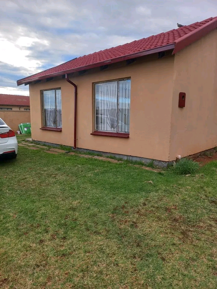 House available to rent in vos 25

•2 bed  in Vosloorus