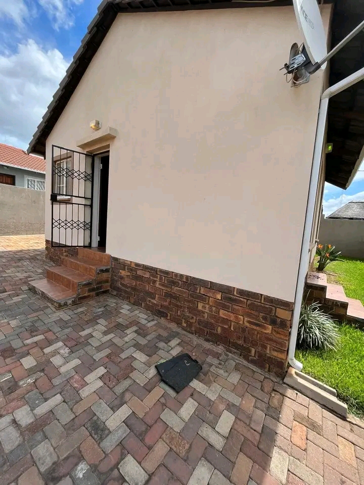 2 bedroom standalone available in ext 10 
re  in Cosmo City