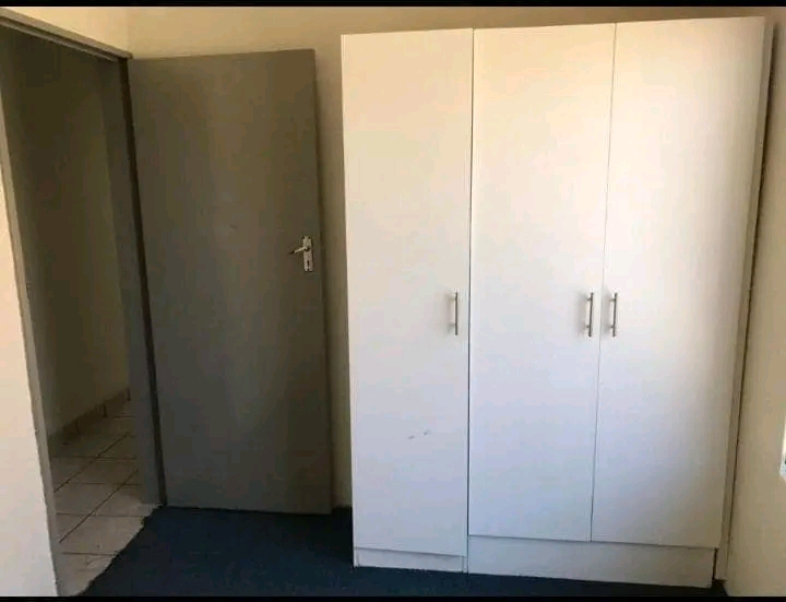 3bedrooms 2bathrooms
6500 rent 
r6500 depos  in Birch Acres