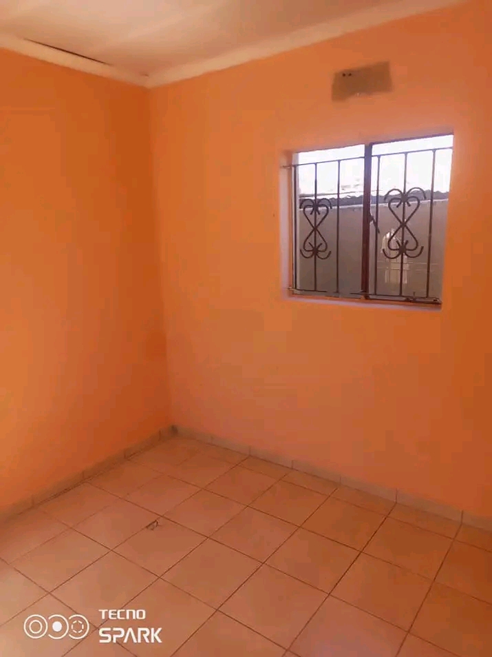 Standard room available at zone10 rent r1200   in Meadowlands