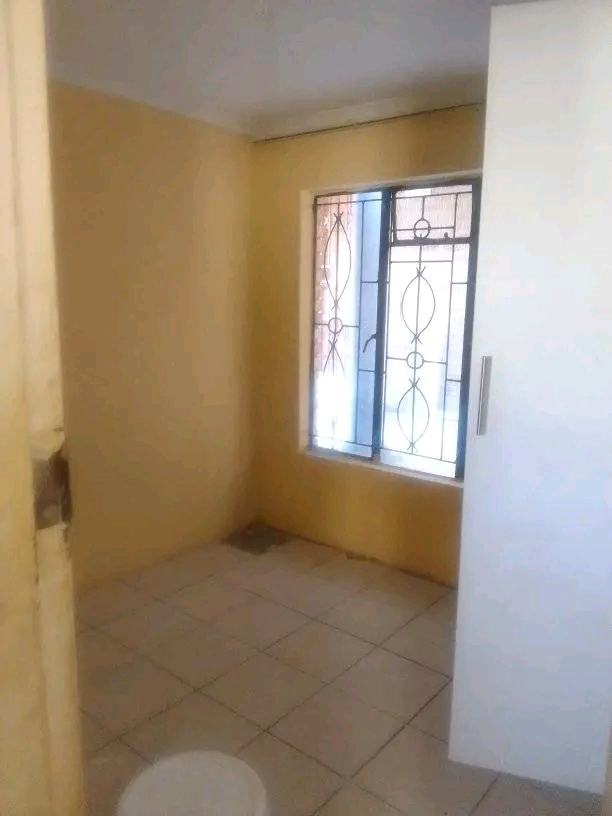 2 bedroom house with fitted kitchennette, fit  in Rabie ridge