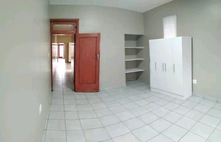 Newly renovated 2 bedroom apartment
can acco  in Yeoville