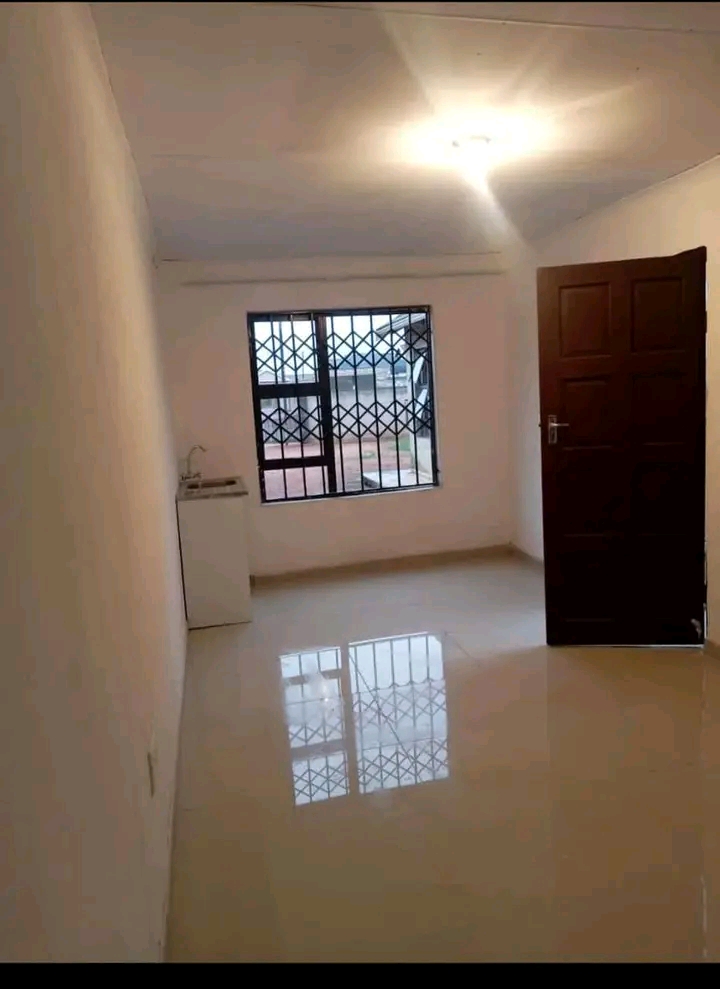 Ensuite available for rental garage size ext   in Protea Glen
