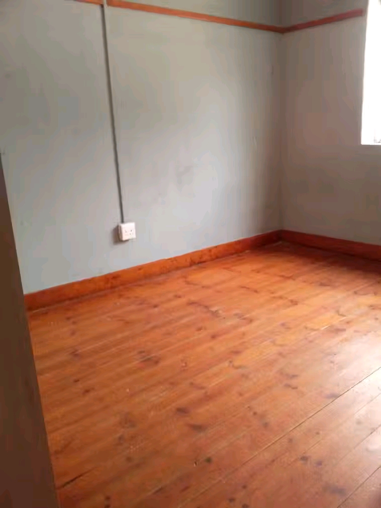 Available to rent now.
3bedrooms with 2 toil  in Kensington