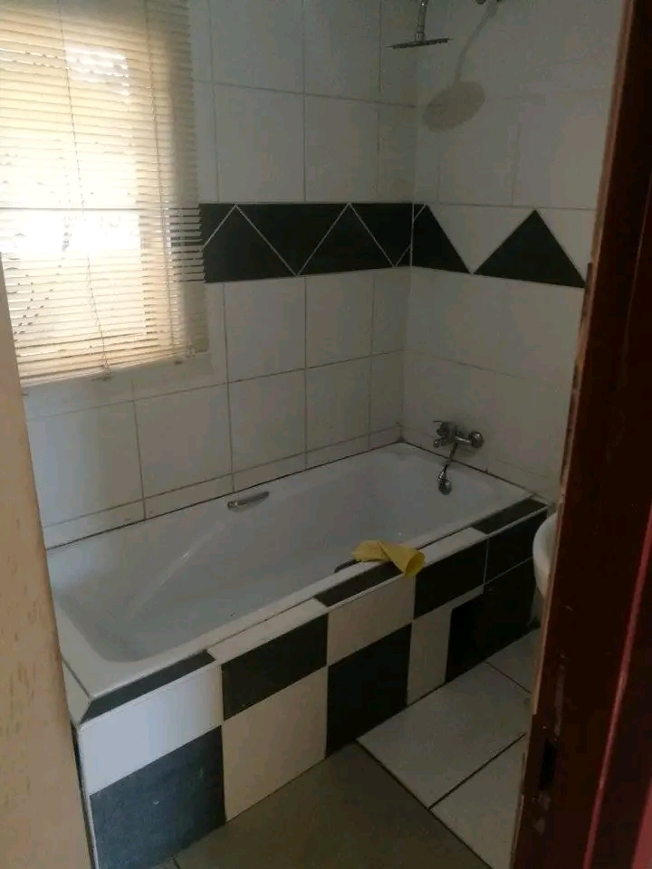 Big ensuite available immediately not far fro  in Dube