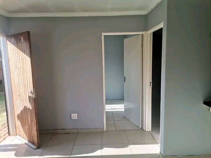 House for rental 
phumula garden
rental r55  in Vosloorus