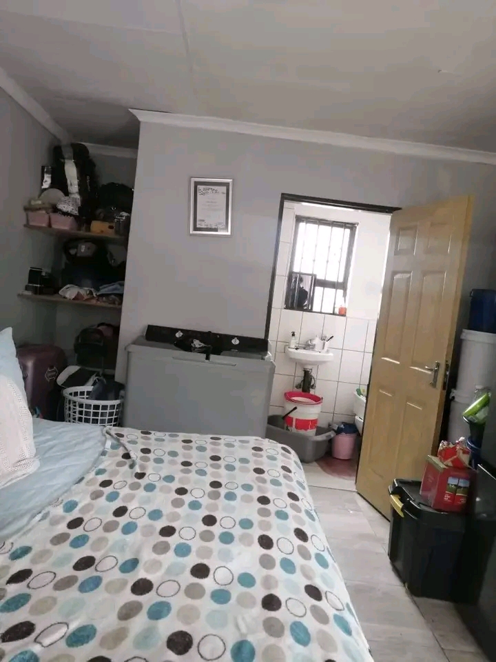 Bachelor room available for rental at maphang  in Katlehong