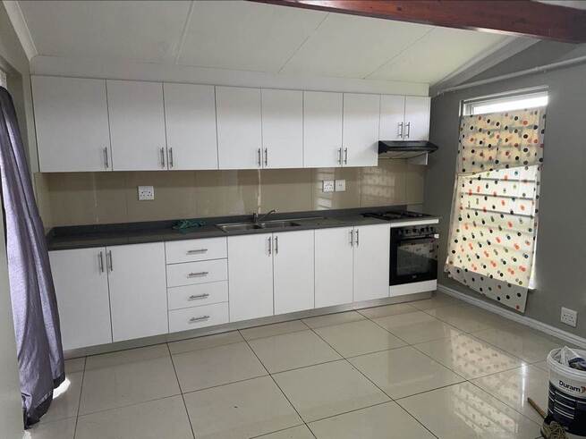  2-bed-apartment-in-grassy-park 

whatsapp   in Cape Town
