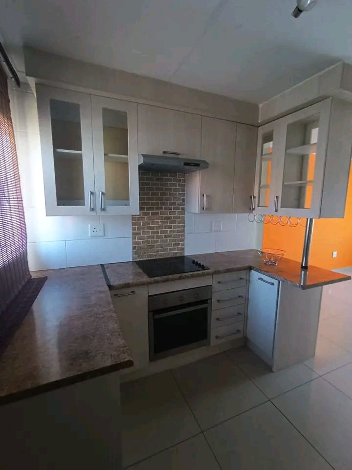 4 bedroom house available for renting or
 bu  in Midrand