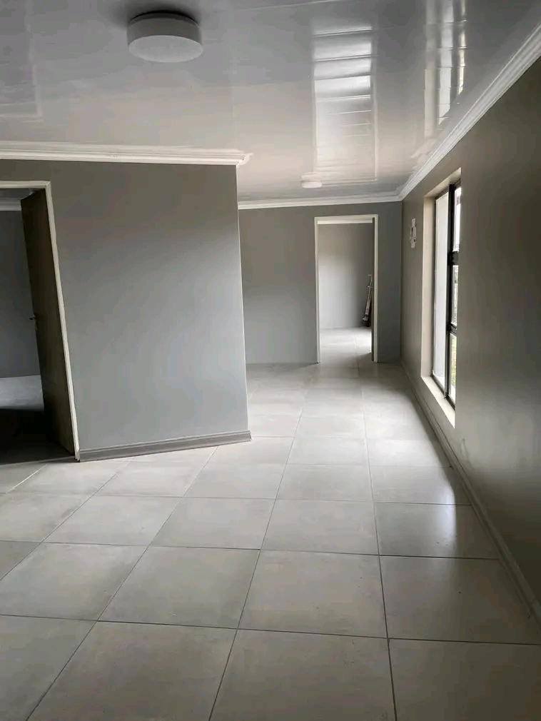 2 fitted bedroom cottage comes with a fitted   in Norkem Park