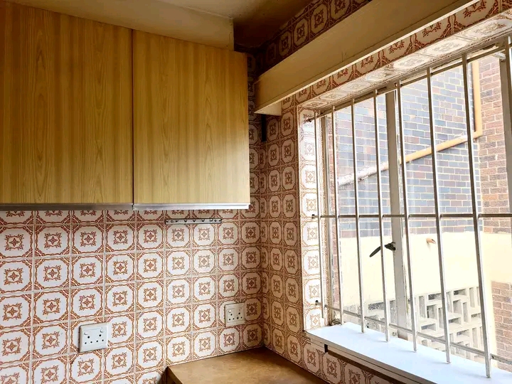 Secure 2 bedroom apartment in de villiers str  in Turffontein
