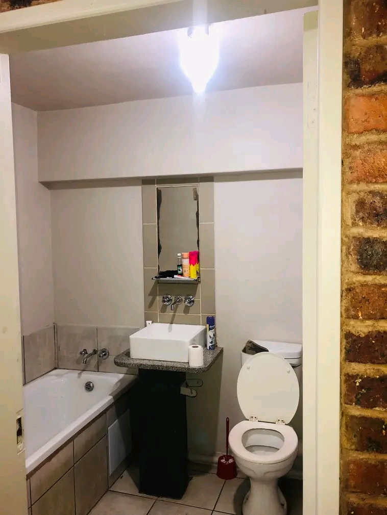 2 bedroom to share  r1350 per person  in Johannesburg