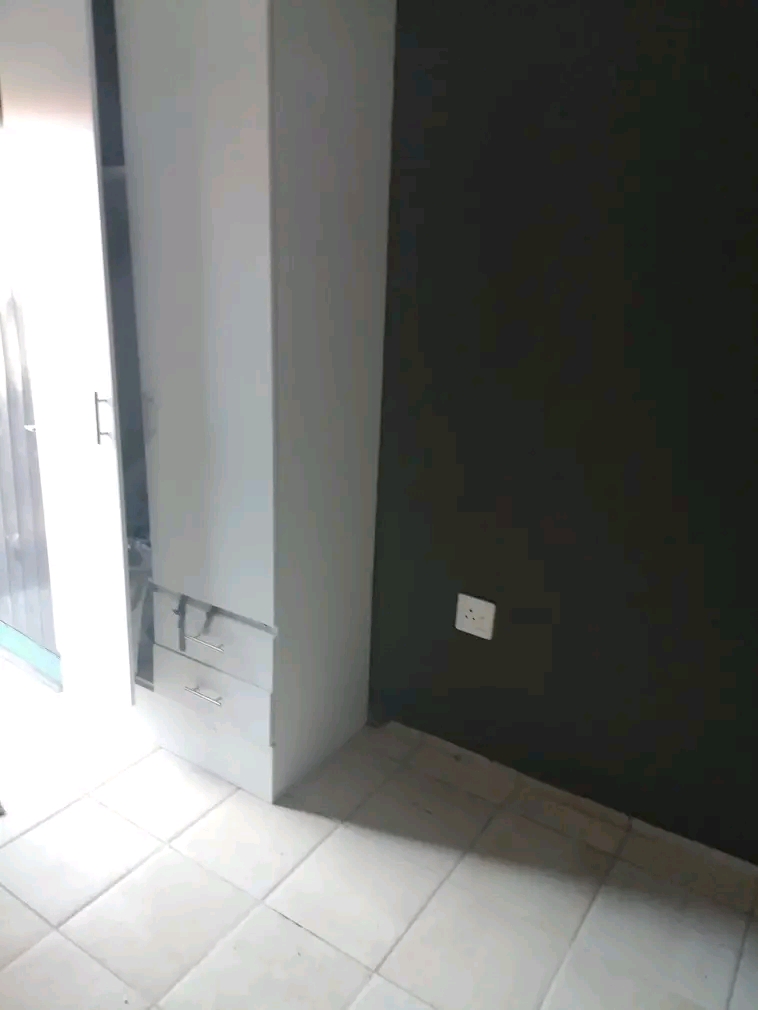 Cottage available in extension 8 from 1 march  in Cosmo City