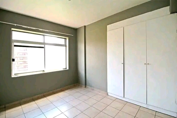 Big bedroom to rent r2600 catherine and o rei  in Berea