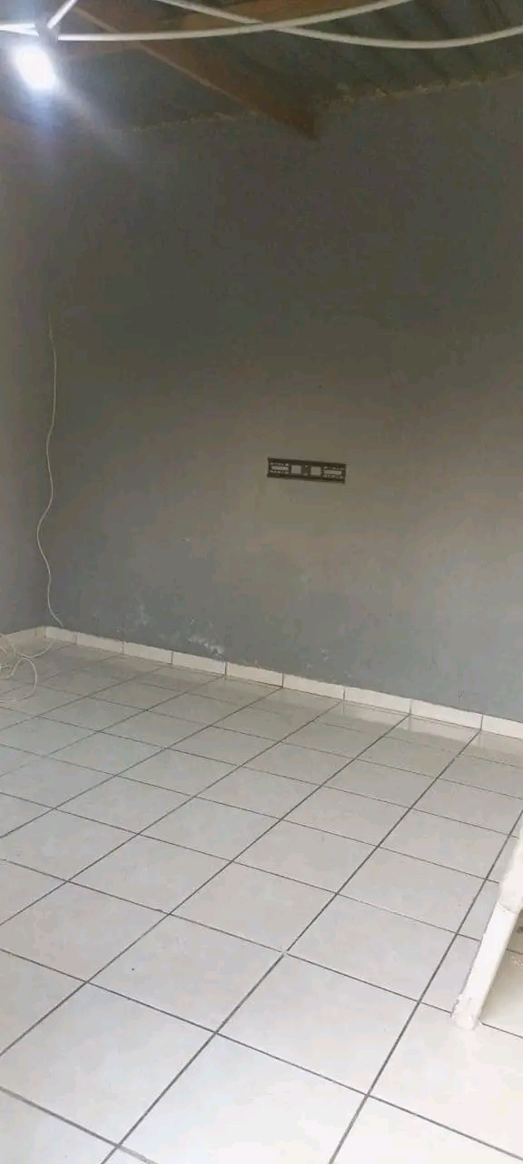 Standard room available at zone 6 rent r1000*  in Meadowlands