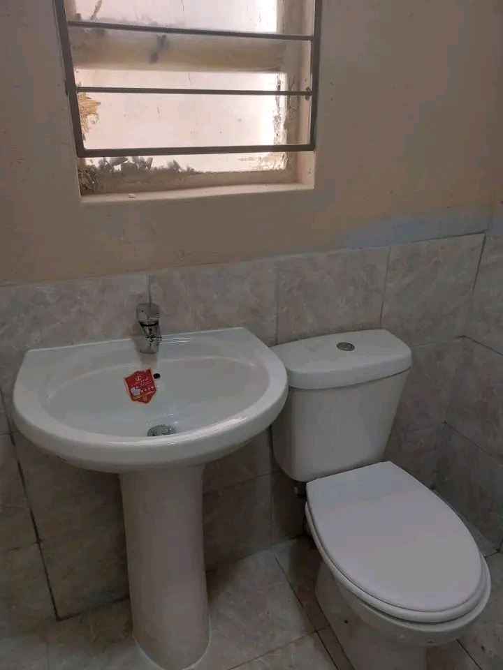 Bachelor room available immediately in ext 36  in Olievenhoutbosch