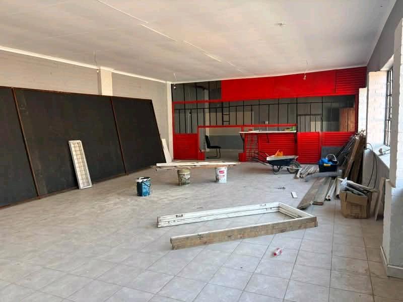 Shop to rent available south of johannesburg   in Malvern