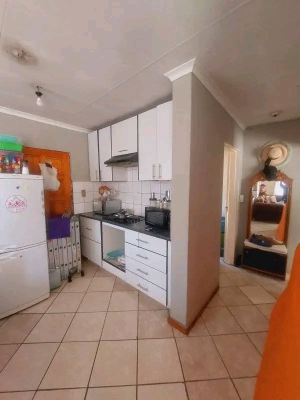 Spacious 1 bedroom cottage. kitchen with kitc  in Birch Acres