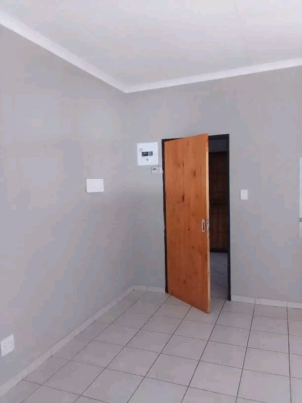 Bachelor s flats to rent in 130 hunter and be  in Yeoville