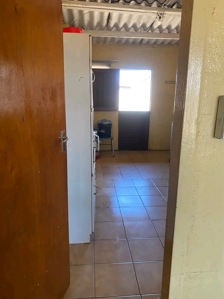 House available again 
zone 13 
r3400
thre  in Sebokeng