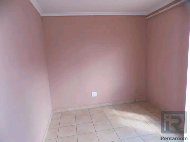 2 bedroom family house available to rent
ren  in Soweto
