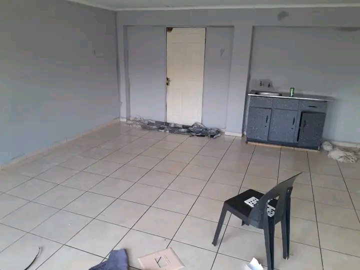 Very spacious open plan bachelor  available i  in Spruitview