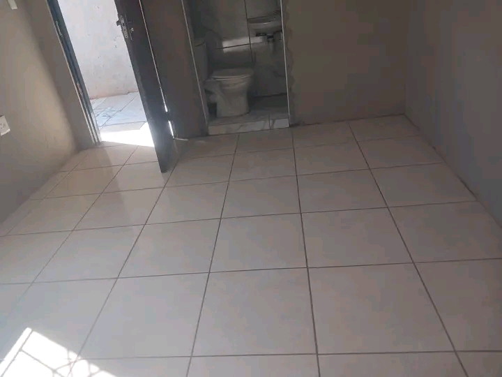A big ensuite available 
 phase 1
r2400 ren  in Braamfischer