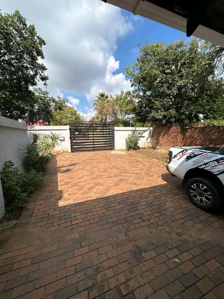 4 bedroom 2.5 bath house for rent in parkhill  in Germiston
