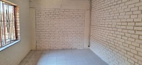 Garage size room available in east 
parking   in Clayville
