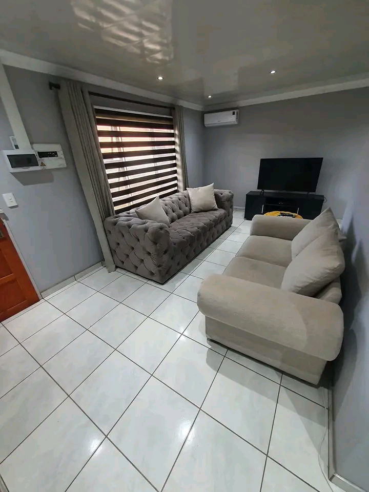 Stunning 3 bedroom house located in paradise,  in Vosloorus