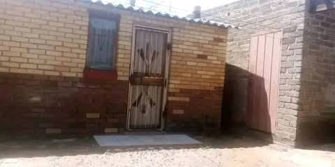 Rental immediately 
4 room house trent immed  in Sebokeng