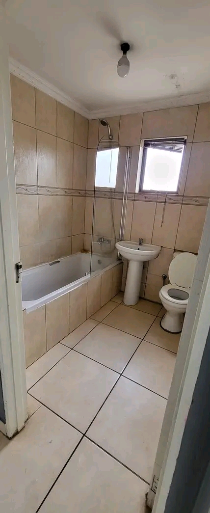 Double story rental. empty & available immedi  in Vosloorus