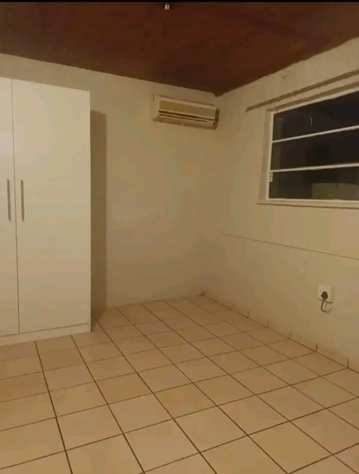 This gorgeous and beautiful apartment is loca  in Kempton Park