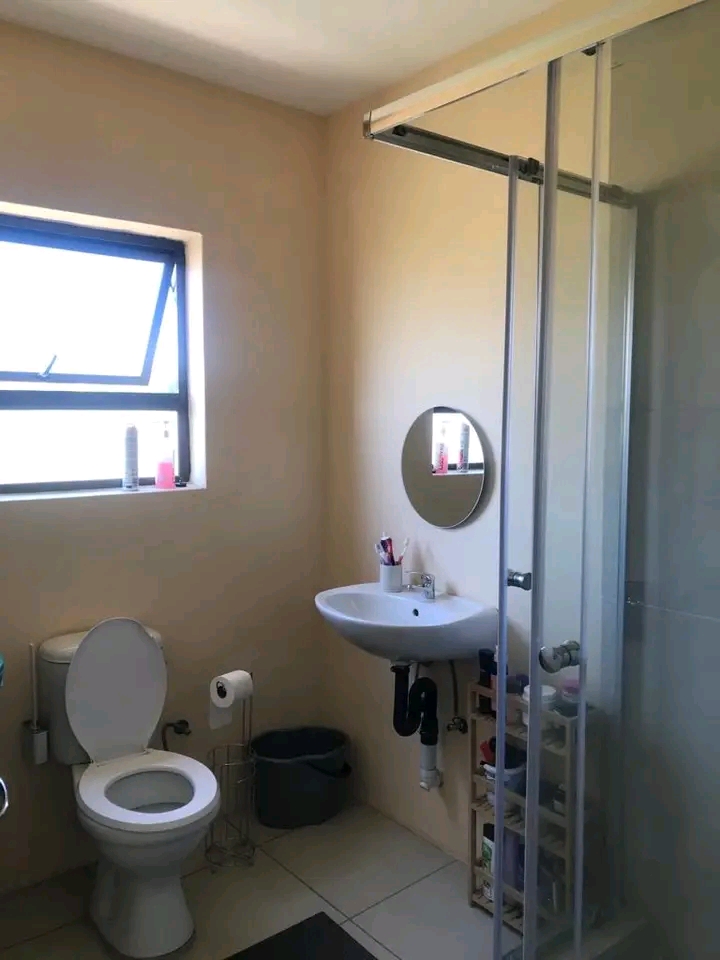Other room bachelor available to rental with   in Orlando West