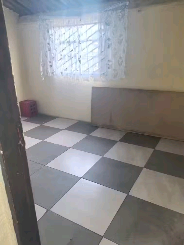 4 room available for rental zone 13 r2200 mon  in Sebokeng