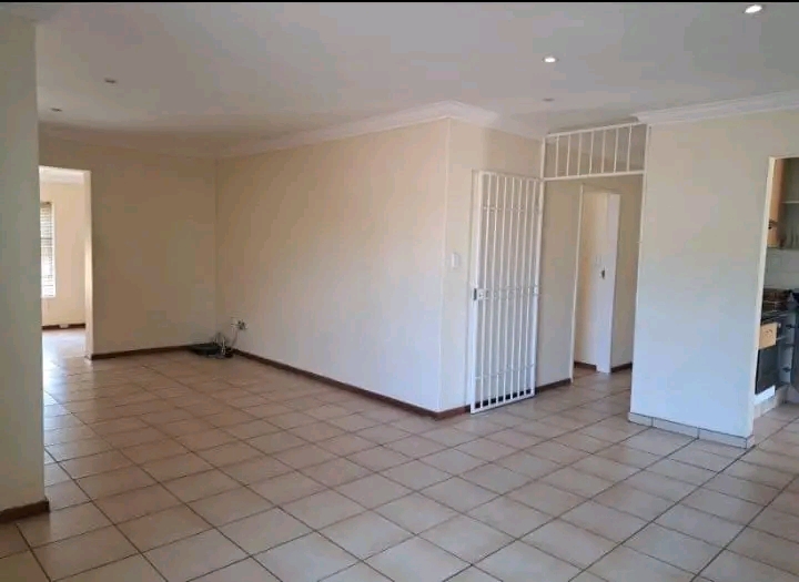 Spacious 4-bedroom home for rent – strubenv  in Roodepoort