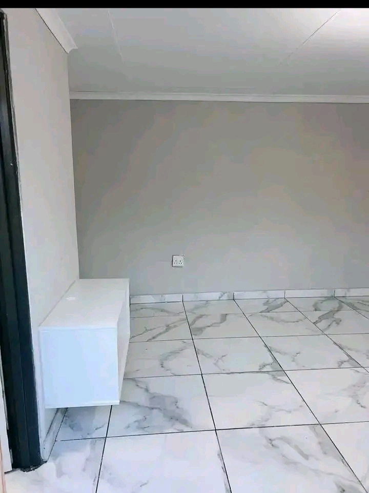 Ensuit room will be available monthend of apr  in Dobsonville 