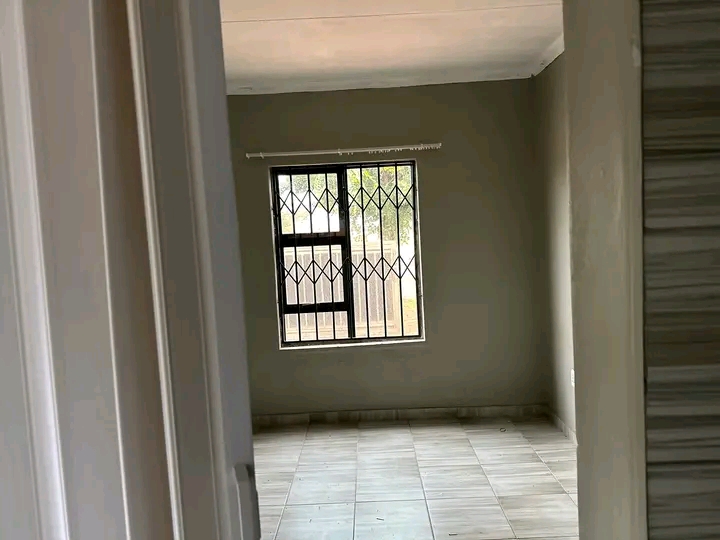 🏠 en-suite to rent
📍 protea glen ext 2  in Protea Glen
