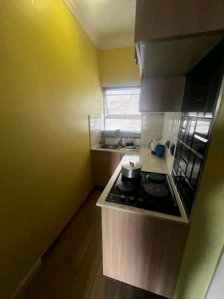 Bachelor available in ext 10
rent r4400
com  in Cosmo City