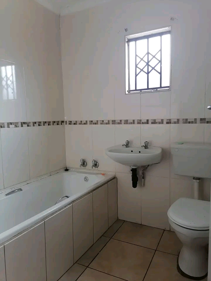 House for rental in ext 20
cousy home 
open  in Protea Glen