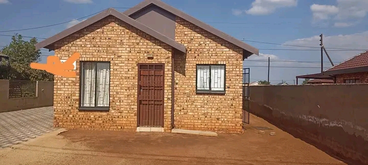 3 bedroom house to rent at ext 27 with fitted  in Protea Glen